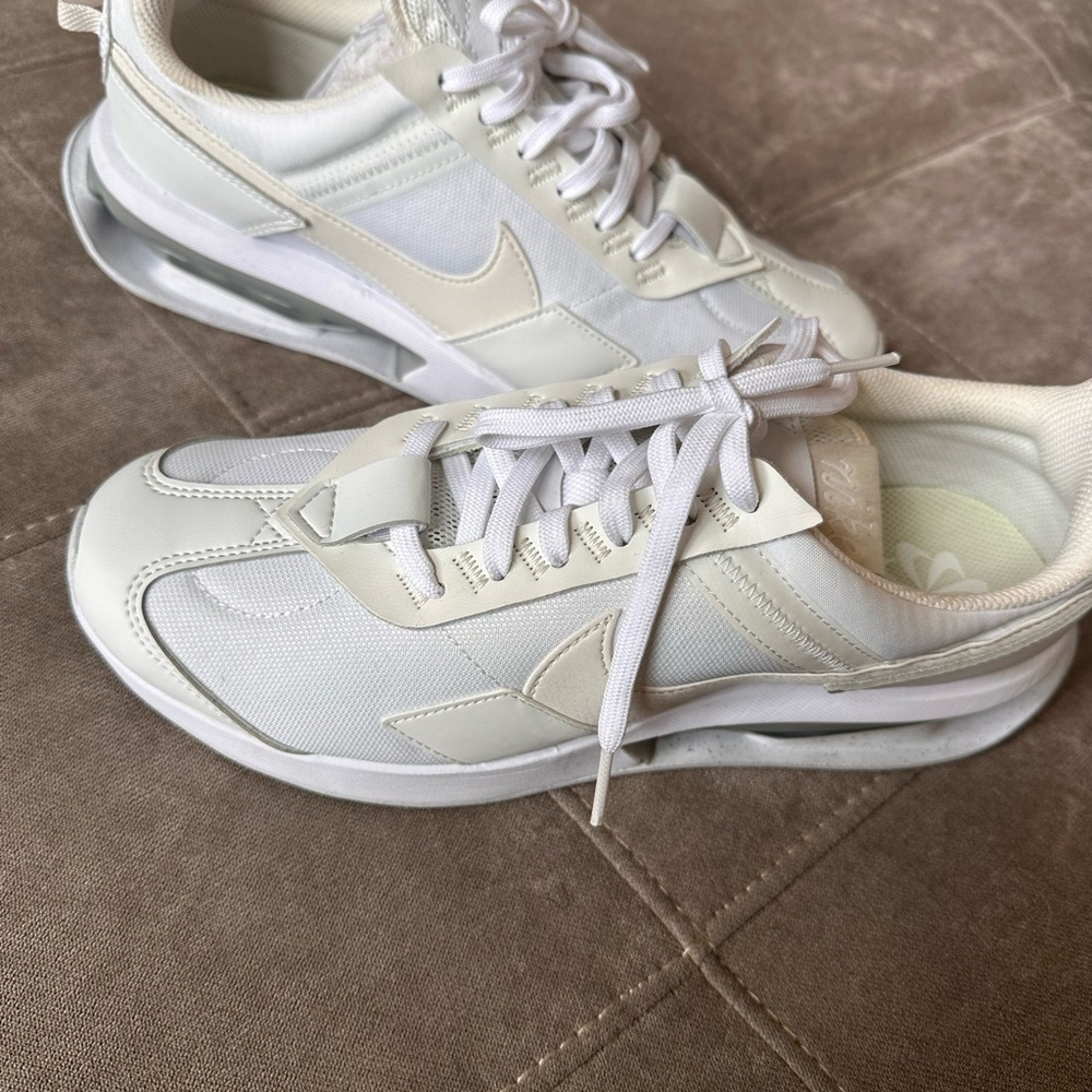 Nike White Cream Sneakers with Retro Design - Picture 7 of 7